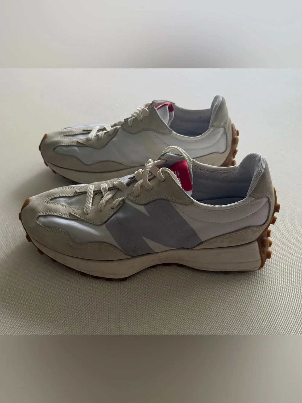 New Balance Unisex Cream White Sneakers Men’s US 9 / Women’s US 10.5.
